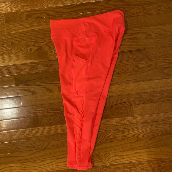 NEVER WORN! Fabletics Powerhold Leggings XL - Picture 3 of 3